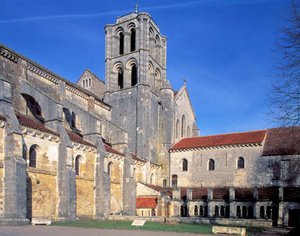 ヴェズレーのバシリカ（ブルゴーニュ地方、ヨンヌ県）、外からの眺め 作： Romanesque