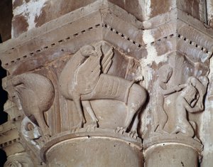 カインがアベルを殺した」（トランセプトの柱頭に刻まれている 作： Romanesque