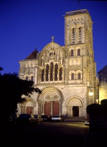Cathedrale de Vezelay（ヨンヌ89）。 作： Romanesque