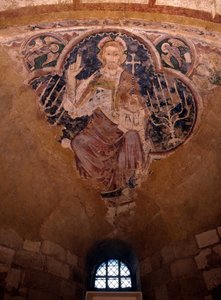 威厳のある（栄光の）キリスト。13世紀のフレスコ画、オセール大聖堂の地下礼拝堂。