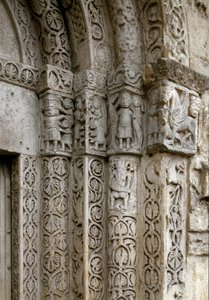 バシリカの門のファサード右側のディテール 12世紀初頭（写真撮影 作： Romanesque
