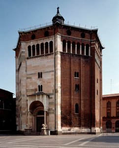 バプティストリーの外観 作： Romanesque