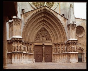 ゴシック美術：タラゴナの聖テークル大聖堂の中央門のディテール 作： Romanesque