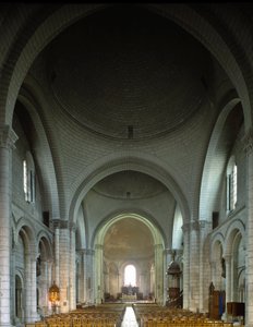 カテドラル・サンピエール（サンピエール）内部の様子 作： Romanesque