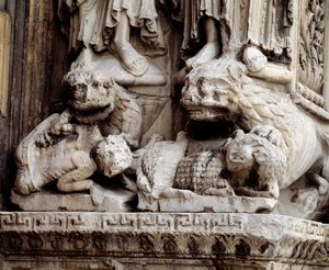 モンスター。柱の支持部の彫刻 作： Romanesque
