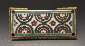 1180年から1190年頃の聖遺物保管所のものと思われるプレート（金メッキ銅、シャンルベ、七宝焼き