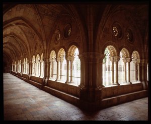 タラゴナのカテドラル・サント・テークル（Sainte-Thecle）の回廊の眺め 作： Romanesque