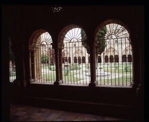 タラゴナのカテドラル・サント・テークル（Sainte-Thecle）の回廊の眺め 作： Romanesque