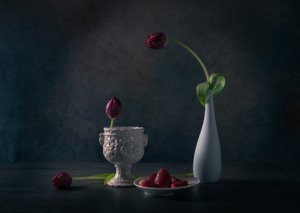 憂鬱なチューリップとイチゴ 作： Rong Wei