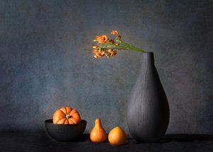 オレンジ色の秋の静物画 作： Rong Wei