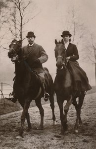 HM国王ジョージ5世とメアリー妃、1914年。