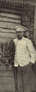 1898年6月、ロシア・メリホヴォの自宅でのアントン・チェーホフ（モノクロ写真 作： Russian Photographer