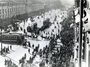 1912年4月、シベリアでのレナの虐殺に対するサンクトペテルブルクでのデモ 作： Russian Photographer