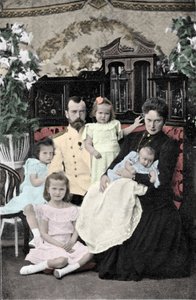 皇帝ニコライ2世（1868-1918）の家族写真 1901-1902年頃 作： Russian Photographer