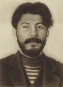若い男としてのソビエト指導者ジョセフ・スターリン 作： Russian Photographer