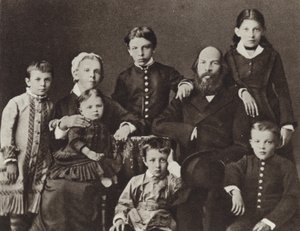 彼の家族の中でレーニン、シンビルスク、1879 作： Russian Photographer