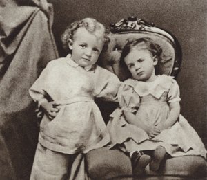4歳のレーニンと妹のオルガ、シンビルスク、1874年 作： Russian Photographer