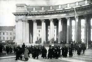 学生デモ、サンクトペテルブルク、1905 作： Russian Photographer