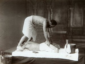 オリエンタルバス。 マッサージ。 アルブミン 写真提供: Dmitri Ivanovich Yermakov (1845-1916) 作： Russian Photographer