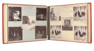 ロシア帝国の家族、写真のアルバムからのページ、c.1897-99（白黒写真）（487673-80も参照） 作： Russian Photographer