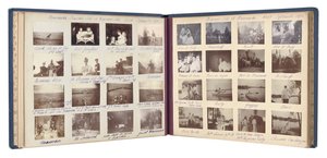 ロシア帝国の家族、写真のアルバムからのページ、c.1897-99（白黒写真）（487673-80も参照） 作： Russian Photographer