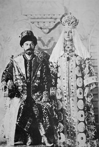 戴冠式に臨むニコライ2世とアレクサンドラ夫人（1896年5月）（白黒写真 作： Russian Photographer