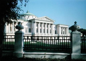 1770年代に建てられたオスタンキノのシェレメーチエフ宮殿 作： Russian School