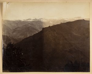 ダージリンの山の風景、  「ダージリンの景色」より、 1880年代（白黒写真） 作： Samuel Bourne