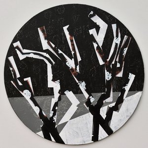 天と地の間 XI-B（アクリル、円形ボード 作： Sara Hayward