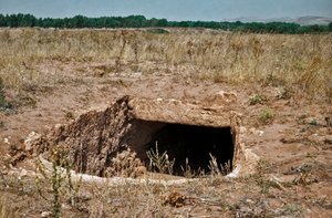 ヌラーゲ文化（ヌラーギ）サルデーニャ：アンヘル・ルジュのメガライト遺跡にあるプレヌラーゲの都市の遺跡：中央の塔。紀元前20世紀。イタリア・サルデーニャ州アルゲーロ 作： Sardinia Nuragic Civilization