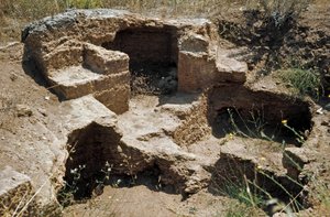 ヌラーゲ文化（ヌラーギ）サルデーニャ：アンヘル・ルジュのメガライト遺跡にあるプレヌラーゲの都市の遺跡：中央の塔。紀元前20世紀。イタリア・サルデーニャ州アルゲーロ 作： Sardinia Nuragic Civilization