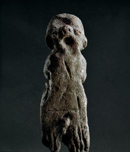 ヌラーゲ文化（nuraghi） サルデーニャ：アビニ神殿から出土した奉納用テラコッタ像。プレ・ヌラーギ期（紀元前25〜18世紀）の新石器時代のもの。イタリア、サルデーニャ島、カリアリ、国立考古学博物館 作： Sardinia Nuragic Civilization