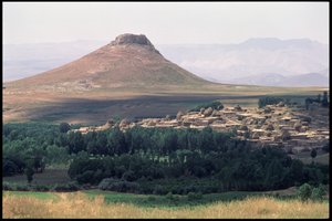 Takht-e Solalman、またはSolomons Throneのビュー（179122も参照） 作： Sasanian School