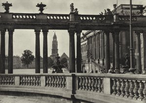 ポツダム、「Stadtschloss, Kolonnaden an der Havel」（タウンパレス、ハベルの柱廊）（モノクロ写真 作： Sasha Stone