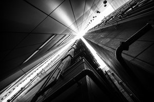 幾何学的な都市への登り 作： Satoshi Hata