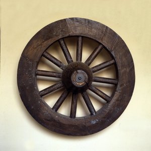 スカンジナビアの中世の車輪のコピー。紀元後10世紀。 作： Scandinavian School