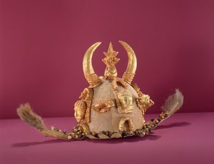Capacete Asante usado por oficiais, de Gana (ouro e pele de animal) 作： School African