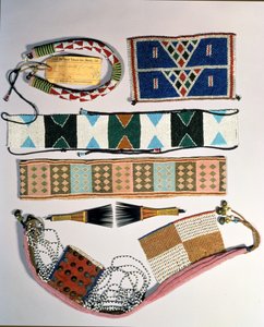 ズールー族のビーズ工芸品のコレクション 作： School African