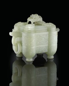 古風な器と覆い、乾隆帝時代（1736-95）（青磁翡翠）（619015も参照）