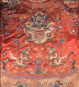 中国のドラゴンローブ（テラコッタシルクの刺繍入り） 作： School Chinese