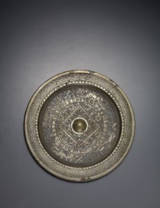 円形の「TLV」ミラー、新王朝、AD 9-24（ブロンズ）