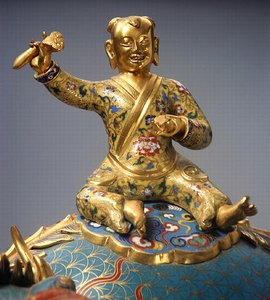 麒麟のペアの騎手の詳細、乾隆時代（1736-95）（七宝、シャンルベ・エナメル、金色の金属）（272142も参照） 作： School Chinese
