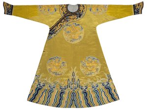 刺繡されたQiuXiangse&39;Dragon&39;Robe、Longpao、18世紀初頭（シルク） 作： School Chinese