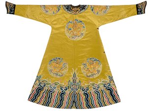 刺繡されたQiuXiangse&39;Dragon&39;Robe、Longpao、18世紀初頭（シルク） 作： School Chinese