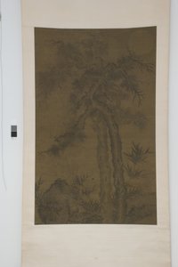 月の下の古い木（シルクにインク） 作： School Chinese