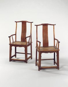 素晴らしい黄華里南部の役人の帽子のアームチェア、Nanguanmaoyiのペア 作： School Chinese