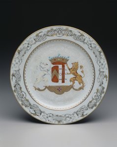 紋章付きプレート、1740年頃（色付きのグリザイユとグリザイユの磁器） 作： School Chinese