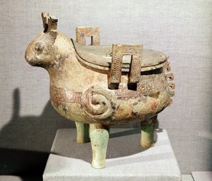 犠牲の動物「ヒシティン」像 安徽省寿城出土 紀元前7～6世紀 周時代（ブロンズ