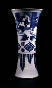 風景、ロゼンジパネル、下降するラペットが描かれた3つのレジスター付きの花瓶 作： School Chinese
