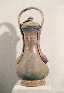 殷の時代、河南省安陽の王墓から出土した「Yu」酒器 作： School Chinese